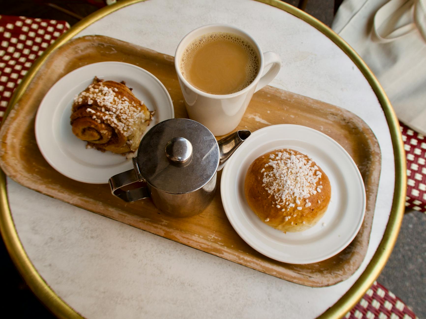 Swedish phrases for tourists at a cafe ordering fika